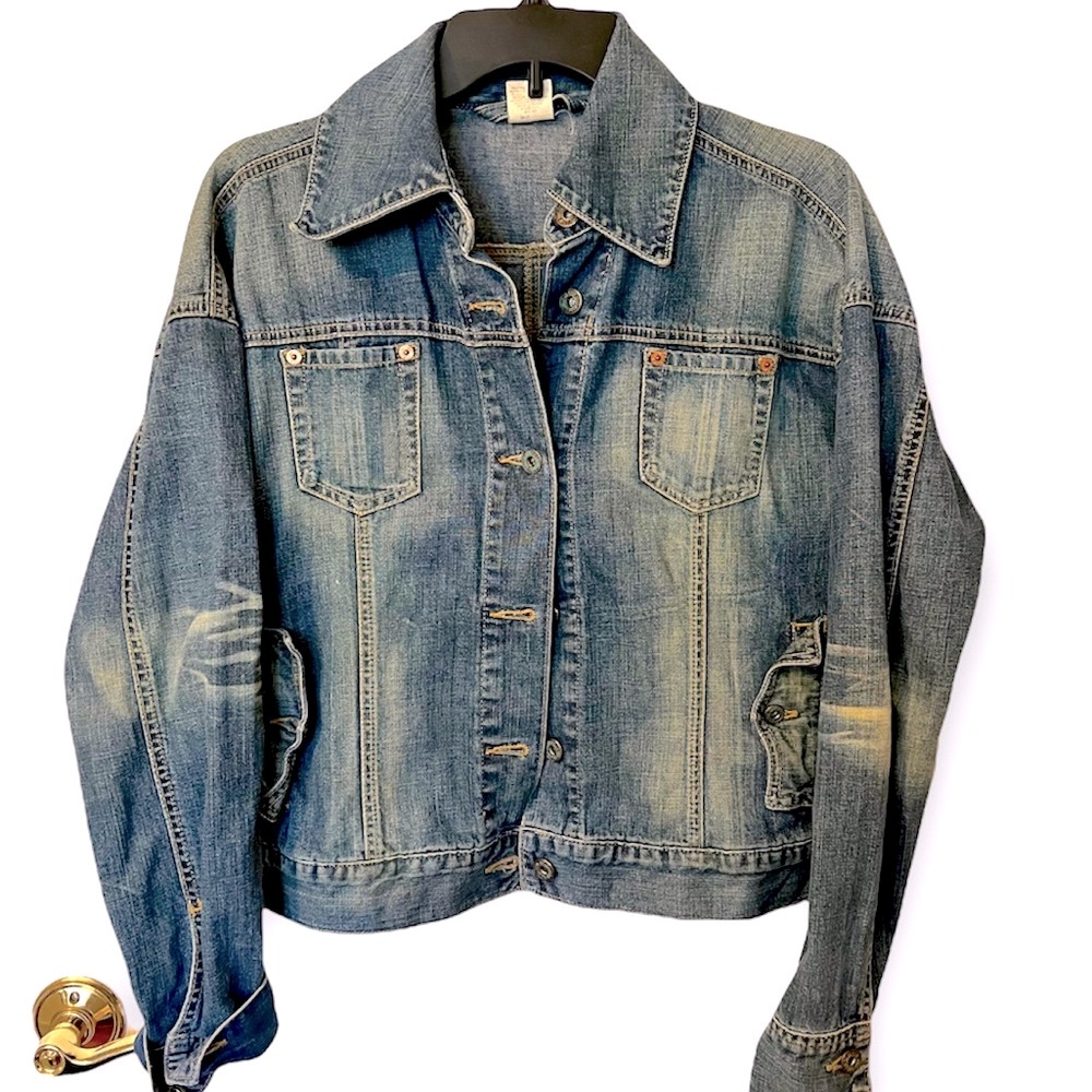 Levi’s fashion fitted jean denim jacket front pockets distressed look Large